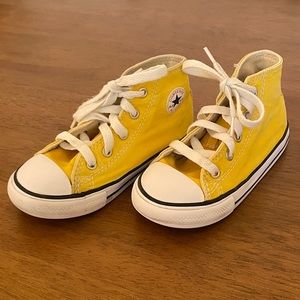 Toddler kids Yellow Converse Classic Chuck Taylors size 9